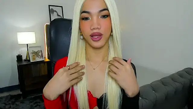 Snapshot of CassieSommereux chatting on October 13, 4:36 am CassieSommereux online show from October 13, 4:36 am