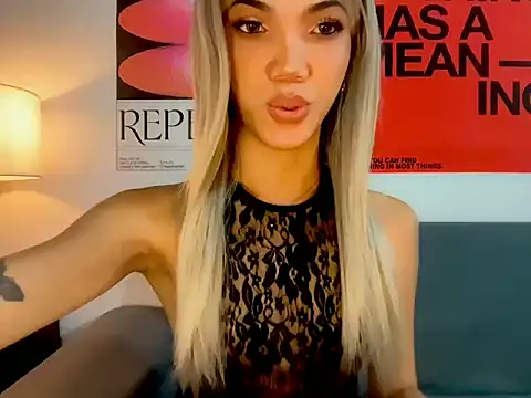 CassieSommereux online show from February 20, 7:49 pm
