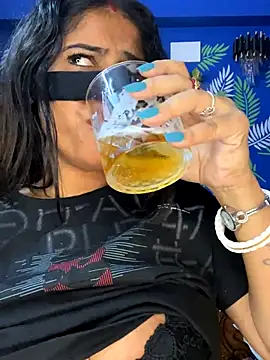 Snapshot of V-Hot-Sweti chatting on November 19, 5:46 pm V-Hot-Sweti online show from November 19, 5:46 pm