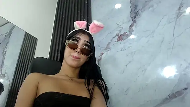 CamelyHott online show from October 8, 7:25 pm