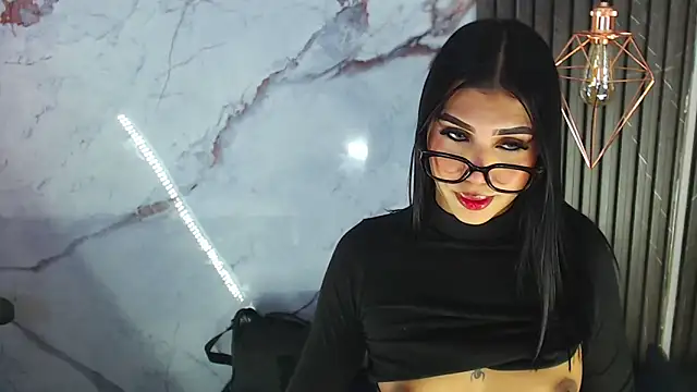 Snapshot of CamelyHott chatting on May 23, 7:57 pm CamelyHott online show from May 23, 7:57 pm