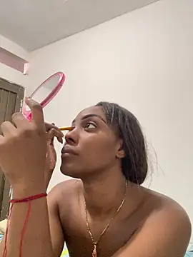 Snapshot of zaracollins01 chatting on December 1, 5:25 pm zaracollins01 online show from December 1, 5:25 pm