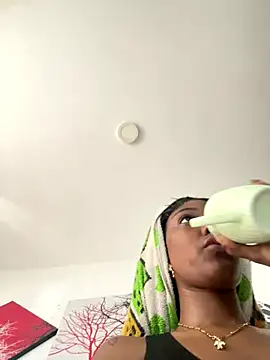 Snapshot of zaracollins01 chatting on October 4, 5:03 pm zaracollins01 online show from October 4, 5:03 pm