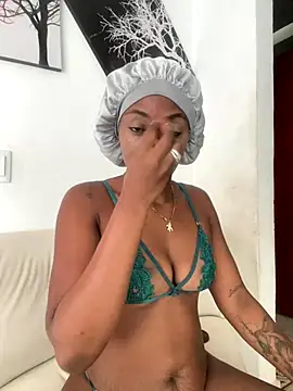 Snapshot of zaracollins01 chatting on October 20, 2:39 pm zaracollins01 online show from October 20, 2:39 pm