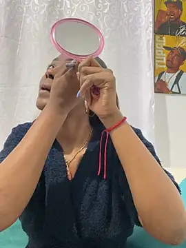 Snapshot of zaracollins01 chatting on November 30, 3:40 am zaracollins01 online show from November 30, 3:40 am