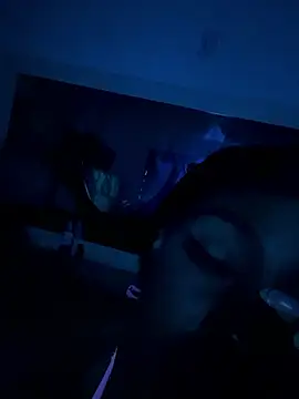 Snapshot of zaracollins01 chatting on September 13, 5:40 am zaracollins01 online show from September 13, 5:40 am