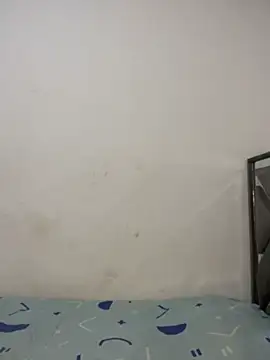 zaracollins01 online show from May 21, 7:33 pm