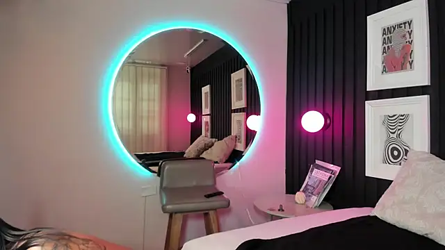 Manelyk evanss  online show from April 1, 5:54 pm