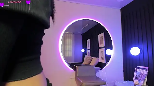 Manelyk evanss  online show from March 31, 5:48 pm