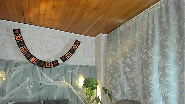 Snapshot of aylacallowey chatting on October 28, 7:24 pm aylacallowey online show from October 28, 7:24 pm