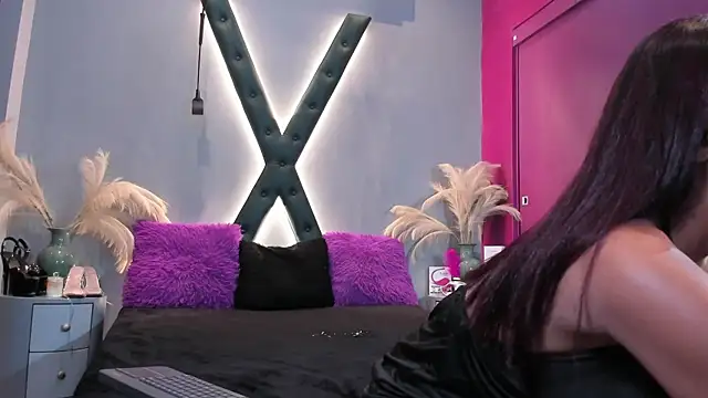 AtheneaBrownn online show from March 28, 7:15 pm