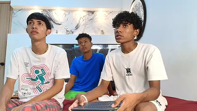 Snapshot of LONDON_BOYS1 chatting on October 3, 1:20 am LONDON BOYS1 online show from October 3, 1:20 am