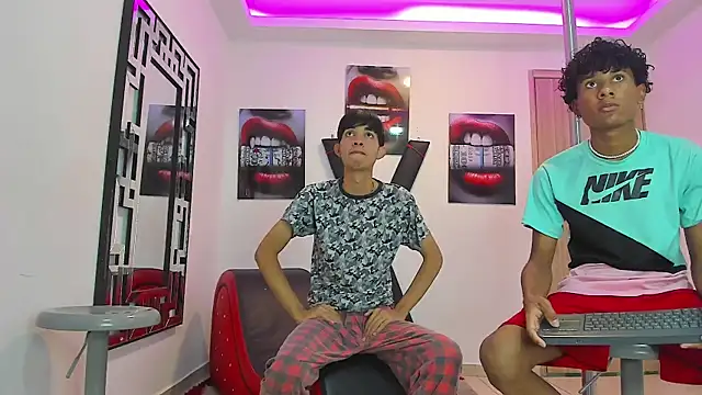 Snapshot of LONDON_BOYS1 chatting on September 20, 7:13 am LONDON BOYS1 online show from September 20, 7:13 am