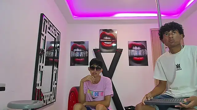 Snapshot of LONDON_BOYS1 chatting on September 12, 7:19 am LONDON BOYS1 online show from September 12, 7:19 am