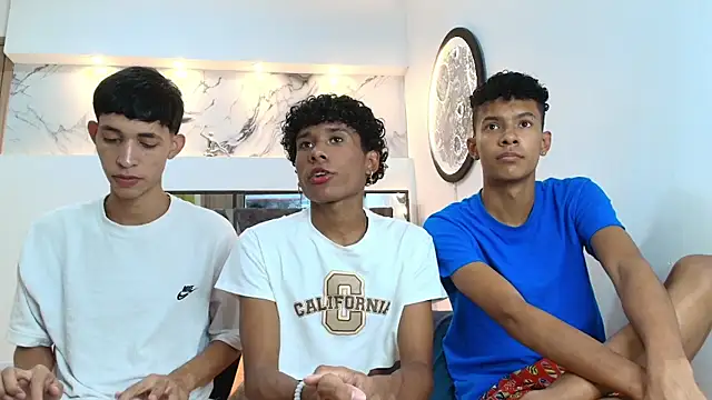 Snapshot of LONDON_BOYS1 chatting on October 5, 1:18 am LONDON BOYS1 online show from October 5, 1:18 am
