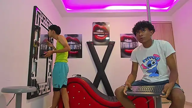 Snapshot of LONDON_BOYS1 chatting on September 16, 7:20 am LONDON BOYS1 online show from September 16, 7:20 am