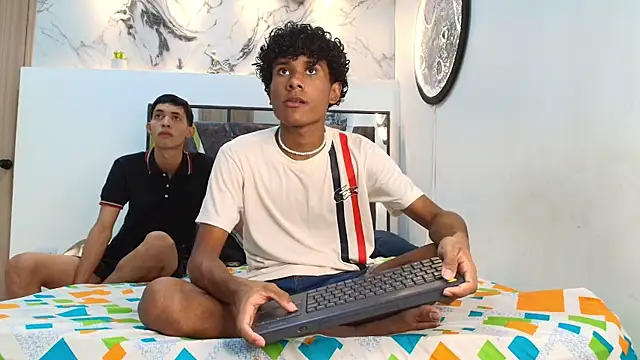 Snapshot of LONDON_BOYS1 chatting on October 10, 1:17 am LONDON BOYS1 online show from October 10, 1:17 am