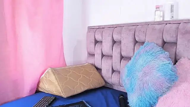 Alexa-Hunter online show from November 7, 8:13 pm