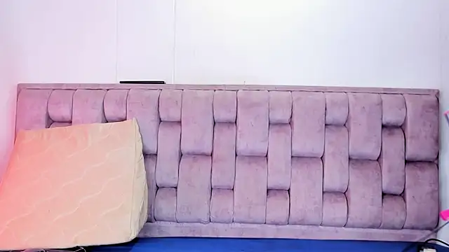 Alexa-Hunter online show from March 22, 7:37 pm