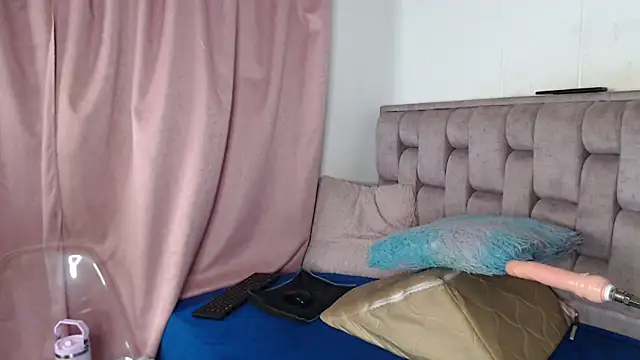Alexa-Hunter online show from May 10, 11:06 pm