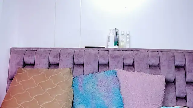 Alexa-Hunter online show from February 7, 8:06 pm