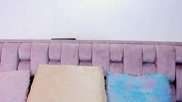 Alexa-Hunter online show from April 12, 8:23 pm