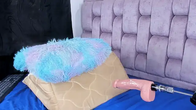 Alexa-Hunter online show from October 5, 7:48 pm