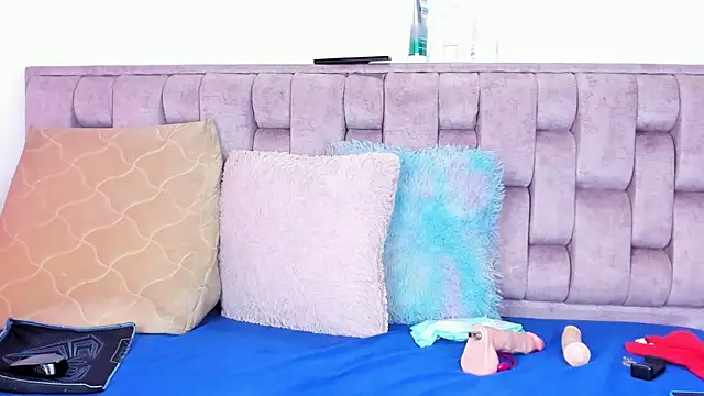 Alexa-Hunter online show from February 13, 8:20 pm