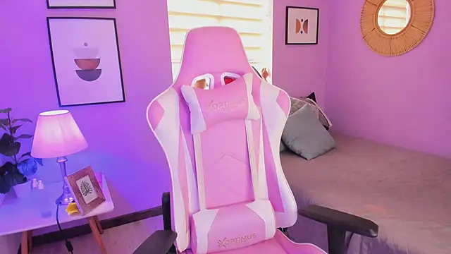 Snapshot of Ema_wett chatting on December 3, 7:46 pm Ema wett online show from December 3, 7:46 pm