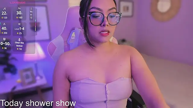 Snapshot of Ema_wett chatting on October 3, 8:43 pm Ema wett online show from October 3, 8:43 pm