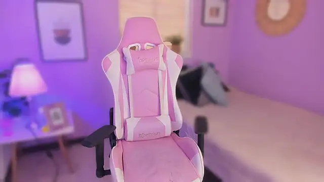 Snapshot of Ema_wett chatting on October 23, 7:34 pm Ema wett online show from October 23, 7:34 pm