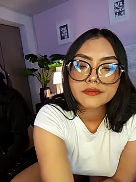 Snapshot of Ema_wett chatting on October 21, 11:26 pm Ema wett online show from October 21, 11:26 pm