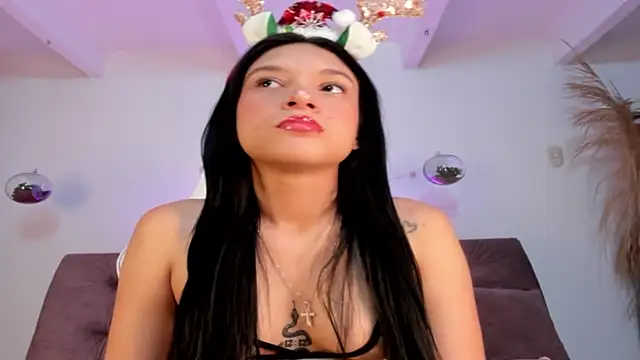 Snapshot of violet_77711 chatting on November 29, 11:32 am violet 77711 online show from November 29, 11:32 am