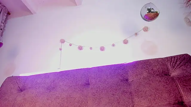 Snapshot of violet_77711 chatting on November 26, 3:34 pm violet 77711 online show from November 26, 3:34 pm