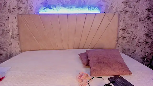 violet 77711 online show from September 30, 11:38 am