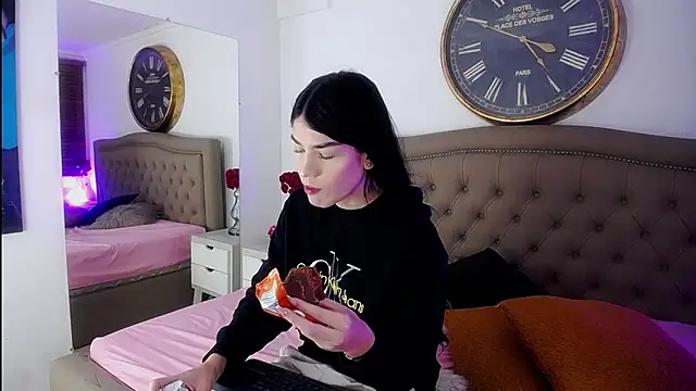 Snapshot of AuroraRicci chatting on October 17, 12:40 pm AuroraRicci online show from October 17, 12:40 pm
