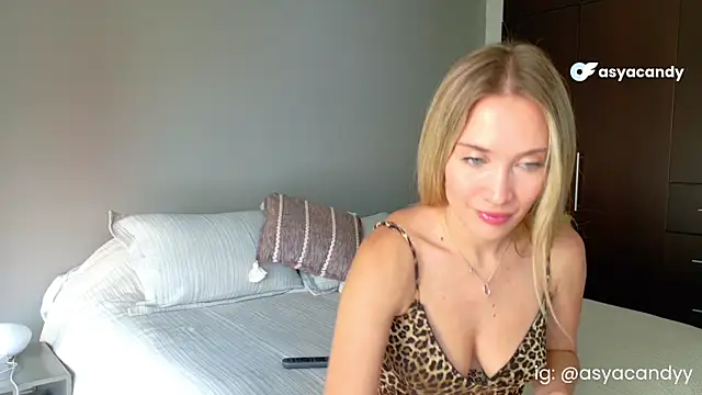 Snapshot of jessikablond007 chatting on October 21, 6:29 pm jessikablond007 online show from October 21, 6:29 pm
