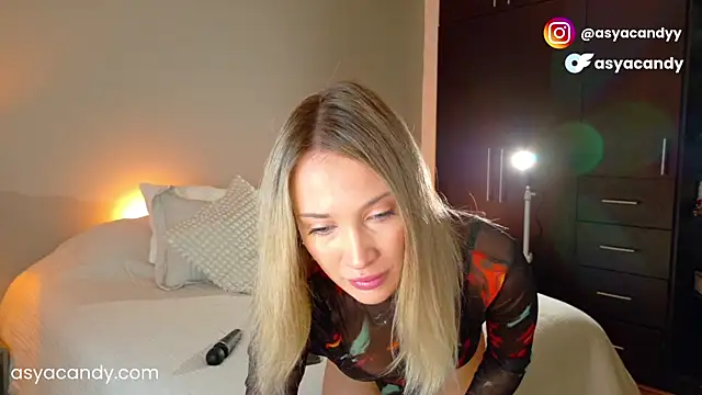 Snapshot of jessikablond007 chatting on October 8, 1:29 am jessikablond007 online show from October 8, 1:29 am