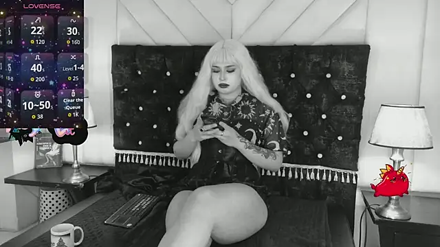 Snapshot of Madamexravenx chatting on September 19, 8:02 pm Madamexravenx online show from September 19, 8:02 pm
