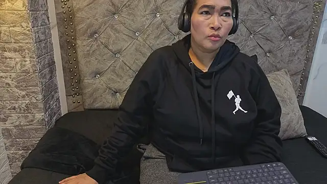 yunkeyc online show from April 24, 1:29 am