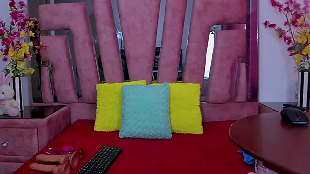 Snapshot of ZoeeGuzman chatting on October 11, 12:50 pm ZoeeGuzman online show from October 11, 12:50 pm