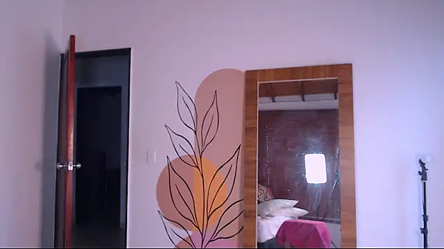 Snapshot of dakota_leen chatting on November 7, 9:41 pm dakota leen online show from November 7, 9:41 pm