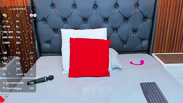 Snapshot of ladymercury1 chatting on December 13, 8:04 pm ladymercury1 online show from December 13, 8:04 pm