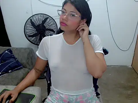 Dulce2415 online show from April 20, 7:37 pm