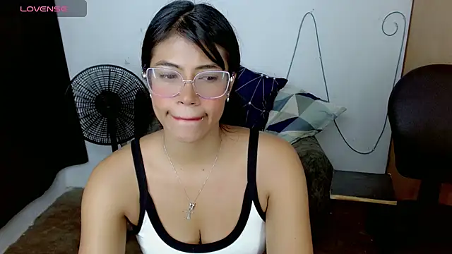 Dulce2415 online show from March 13, 2:05 am