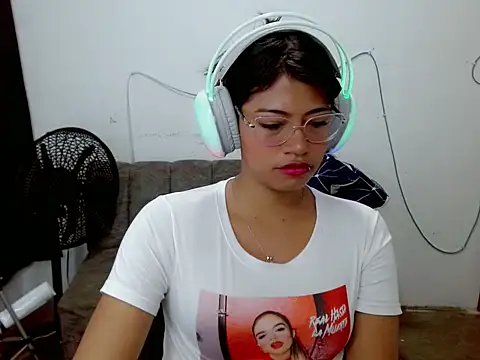 Dulce2415 online show from March 21, 6:47 am