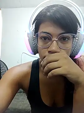 Dulce2415 online show from May 20, 5:21 pm