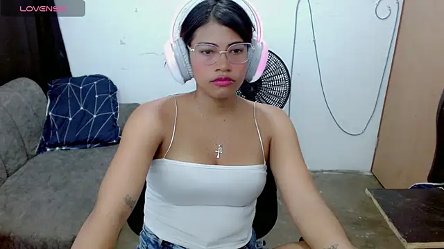 Dulce2415 online show from March 18, 12:47 am