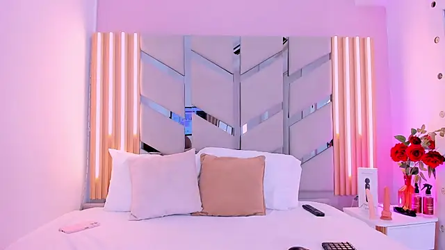 JuliethaVillalobos online show from August 3, 8:37 pm