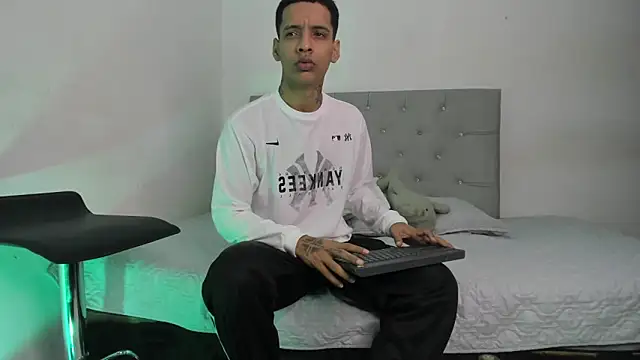 twinkDuohot online show from November 3, 2:39 am